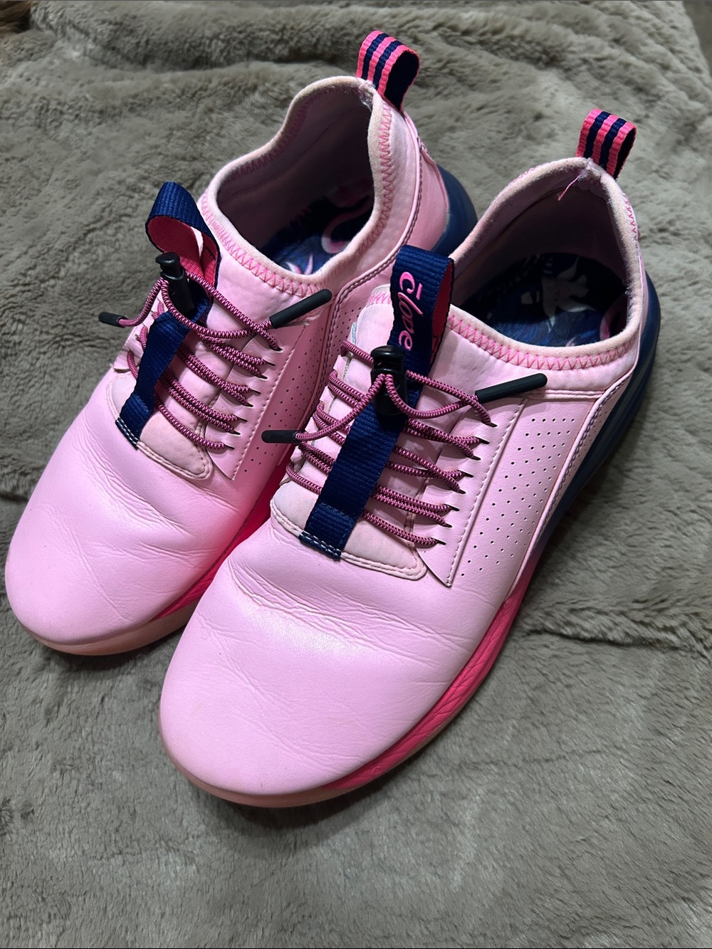 Women’s Pink Clove Shoes. Size 8.5W or 7M.